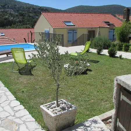 Stari Zoganj Сasa de vacaciones